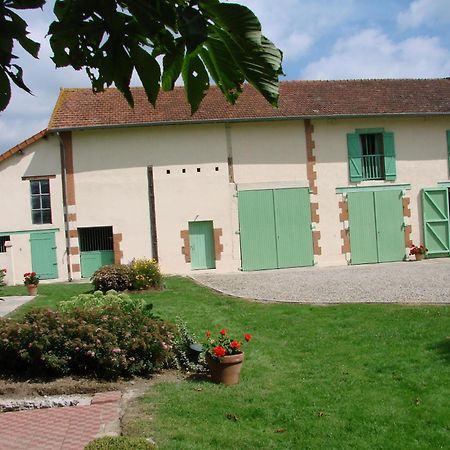 Les Malvaux Bed and Breakfast Huriel Eksteriør billede