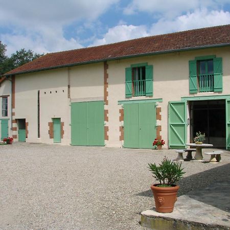 Les Malvaux Bed and Breakfast Huriel Eksteriør billede