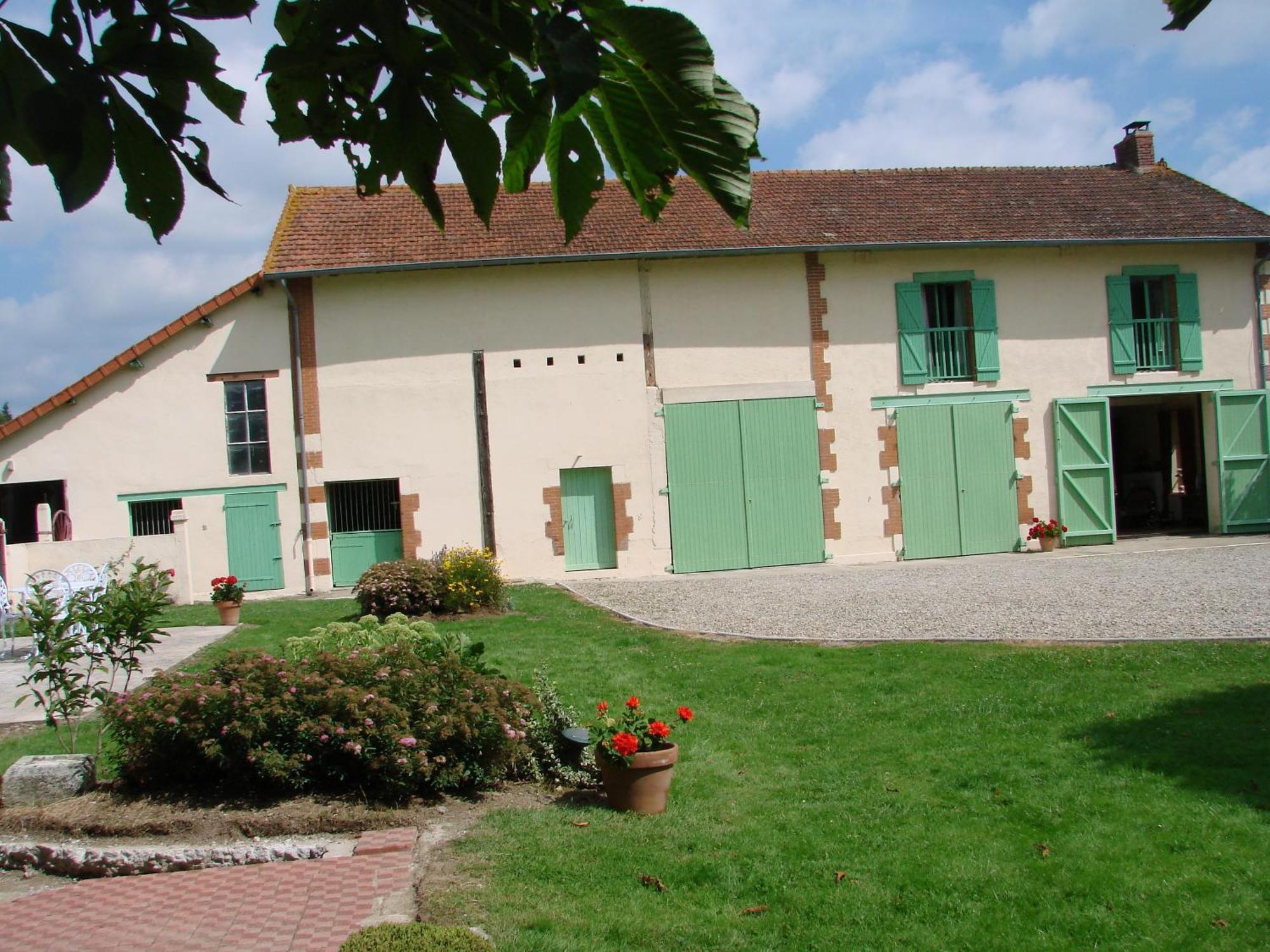 Les Malvaux Bed and Breakfast Huriel Eksteriør billede