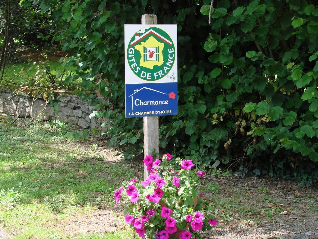 Les Malvaux Bed and Breakfast Huriel Eksteriør billede