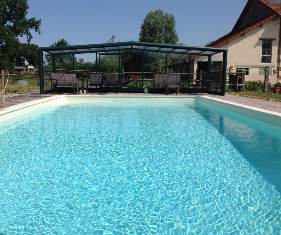 Les Malvaux Bed and Breakfast Huriel Eksteriør billede