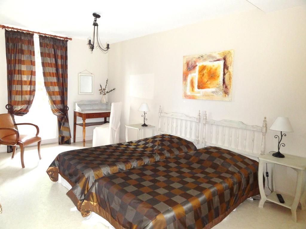 Les Malvaux Bed and Breakfast Huriel Eksteriør billede